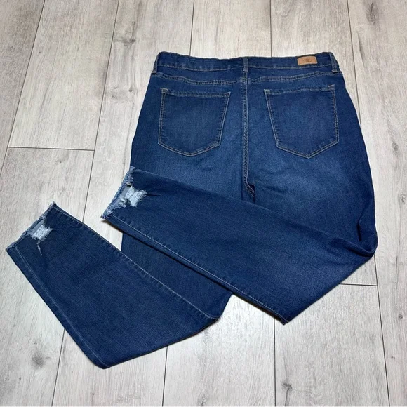 Sofia Jeans by Sofia Vergara Size 14 Dark Wash Skinny Jeans Distressed Hem - Picture 9 of 10